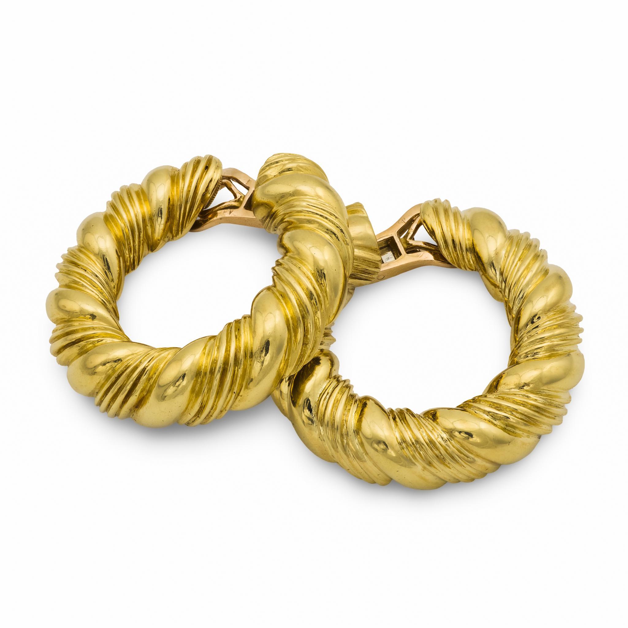 Orecchini a cerchio Van Cleef & Arpels Paris in oro giallo 18k Andre Vassort in vendita 2