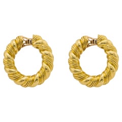 Orecchini a cerchio Van Cleef & Arpels Paris in oro giallo 18k Andre Vassort