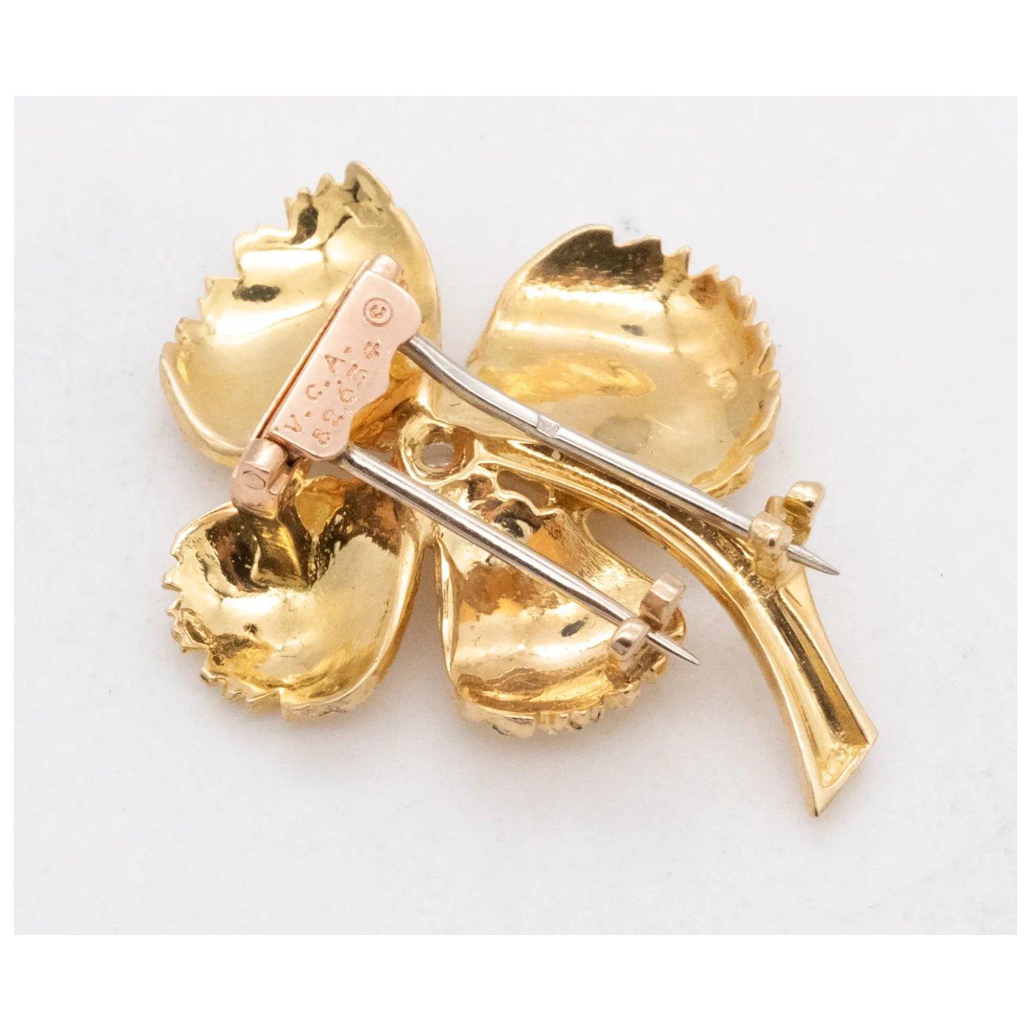 Van Cleef & Arpels Paris 18k Yellow Gold & Diamond 4 Leaf Clover Clip Brooch In Excellent Condition For Sale In Beverly Hills, CA