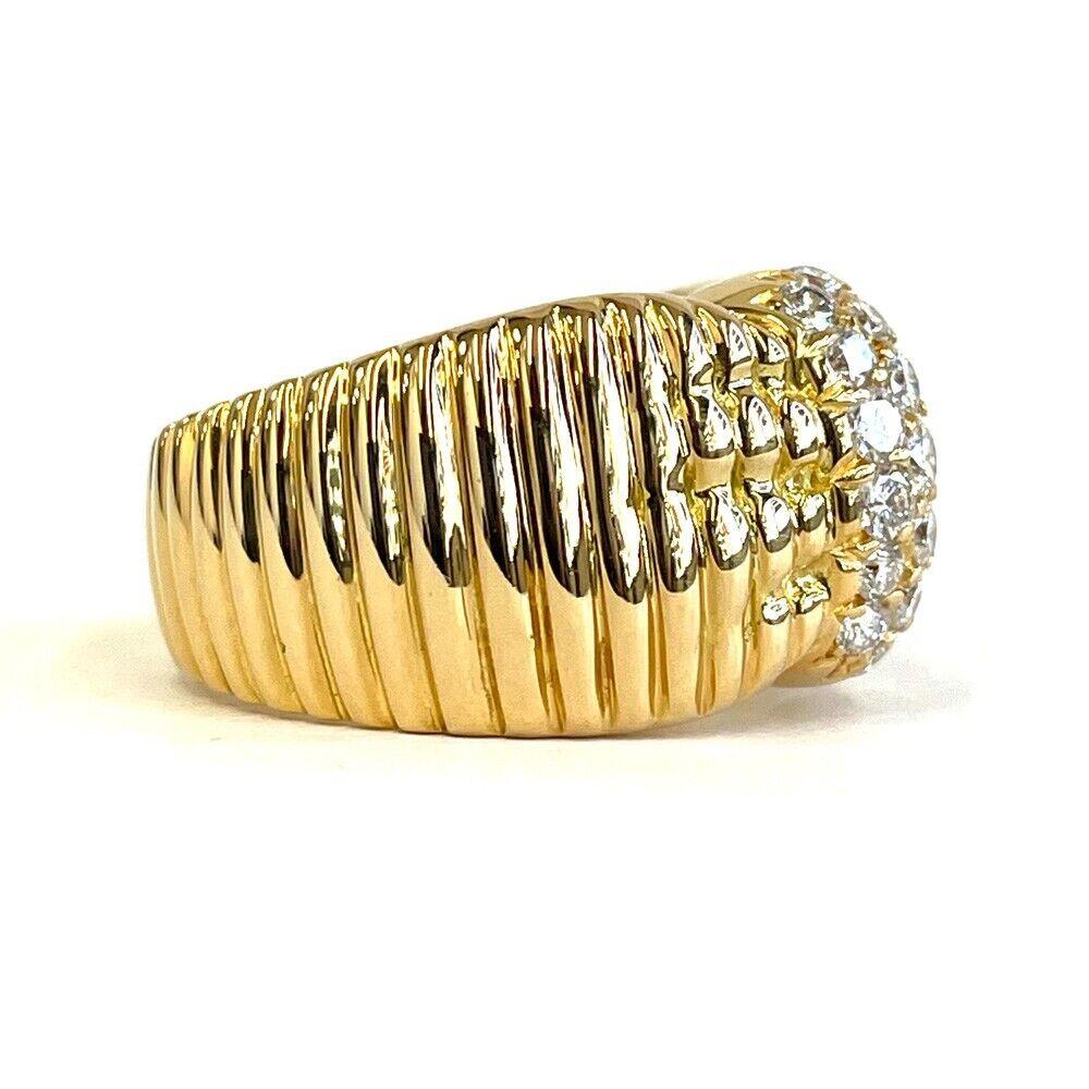 VAN CLEEF & ARPELS PARIS 18k Yellow Gold & Diamond Bow Ring Vintage 1980s In Excellent Condition In Beverly Hills, CA
