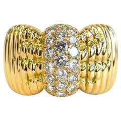 VAN CLEEF & ARPELS PARIS 18k Yellow Gold & Diamond Bow Ring Vintage 1980s