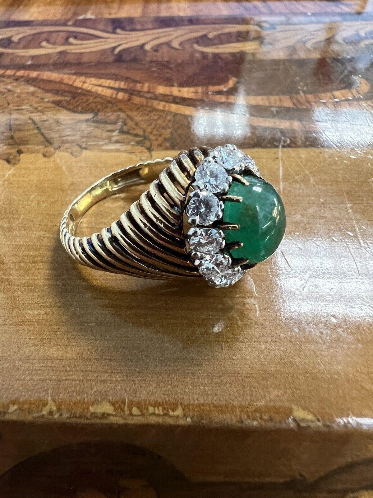 Round Cut VAN CLEEF & ARPELS PARIS 18k Yellow Gold, Emerald & Diamond Ring Retro 1950s For Sale