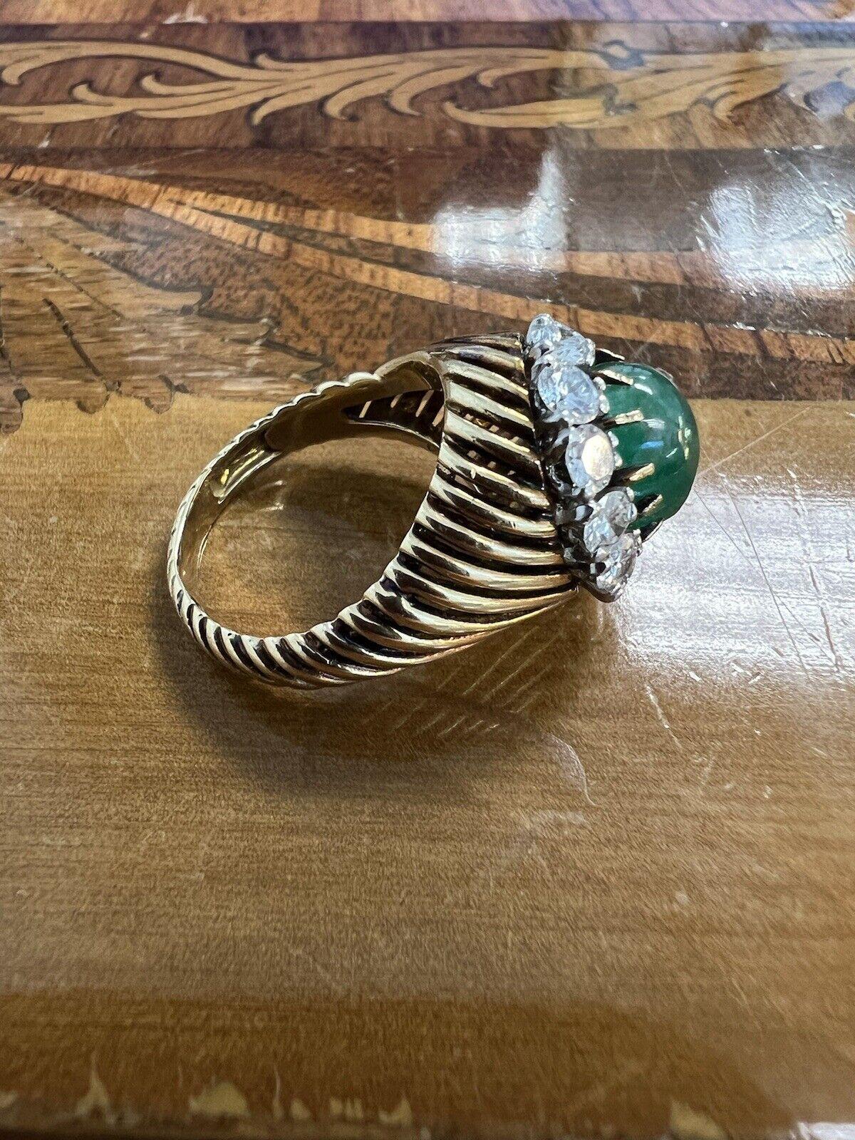 VAN CLEEF & ARPELS PARIS 18k Yellow Gold, Emerald & Diamond Ring Retro 1950s In Excellent Condition For Sale In Beverly Hills, CA