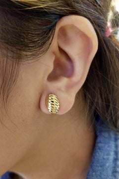 Van Cleef & Arpels Paris 18 Karat Gold Shell Motif Clip-On Earrings Vintage