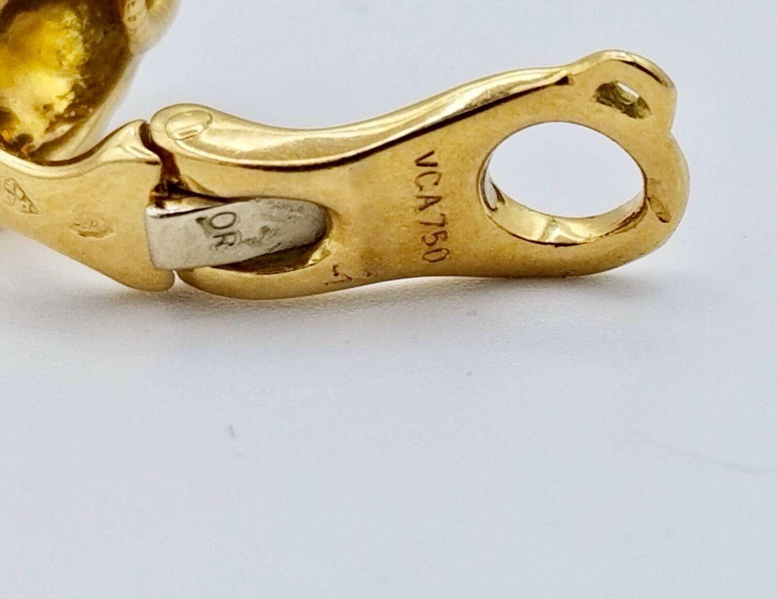 Van Cleef & Arpels Paris 18 Karat Gold Shell Motif Clip-On Earrings Vintage In Excellent Condition In Beverly Hills, CA