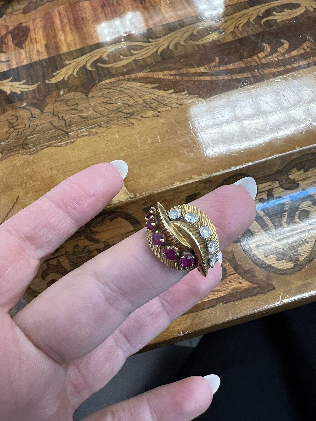 VAN CLEEF & ARPELS PARIS 18k YG, Diamond & Ruby Bypass Leaf Ring Vintage 1960s In Excellent Condition For Sale In Beverly Hills, CA