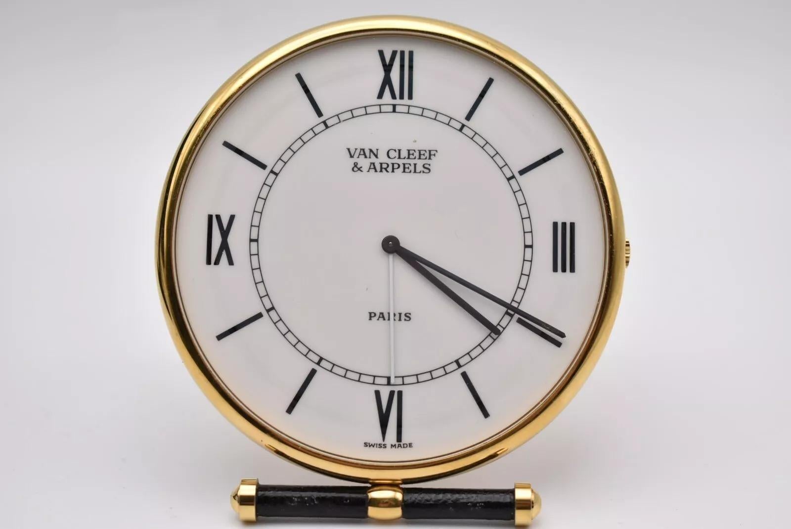 Van Cleef & Arpels Paris 820 PO1 Swiss 083.346 Alarm Desk Clock In Excellent Condition For Sale In London, GB