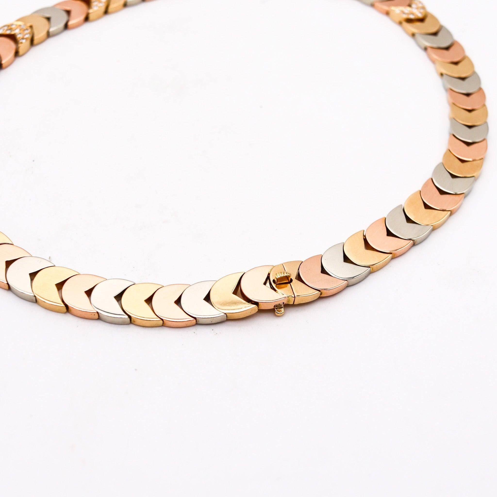 VAN CLEEF & ARPELS Paris Collar Necklace In Three colors 18Kt Gold With Diamonds In Excellent Condition In Miami, FL