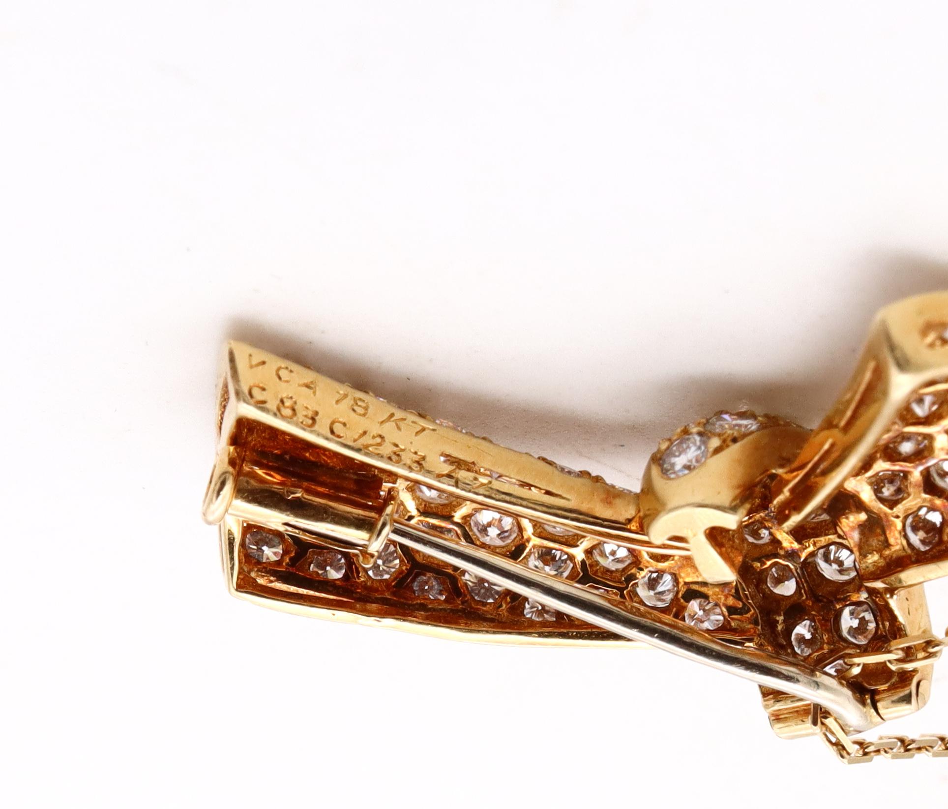 Van Cleef & Arpels Paris Convertible Pendant Brooch 18Kt Gold 3.16 Cts Diamonds In Excellent Condition In Miami, FL