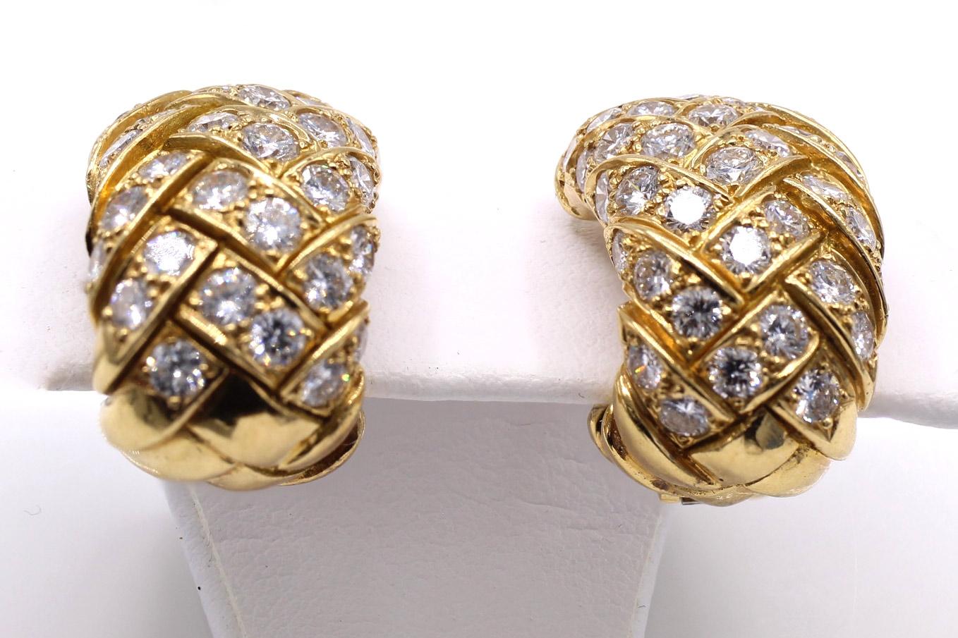 Beautifully designed and masterfully handcrafted in 18 karat yellow gold by Van Cleef & Arpels. The rectangular slightly curved ear clips with a honeycomb design of polished gold bars with sections of perfectly matched bright white round brilliant
