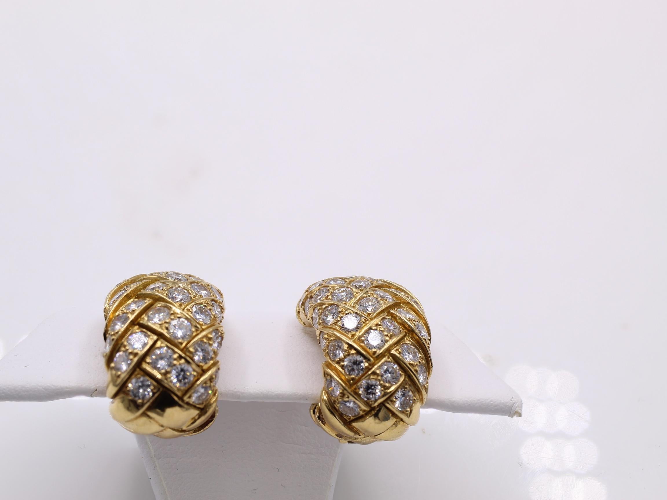 Van Cleef & Arpels Paris Diamond 18 Karat Yellow Gold Ear Clips In Good Condition In New York, NY