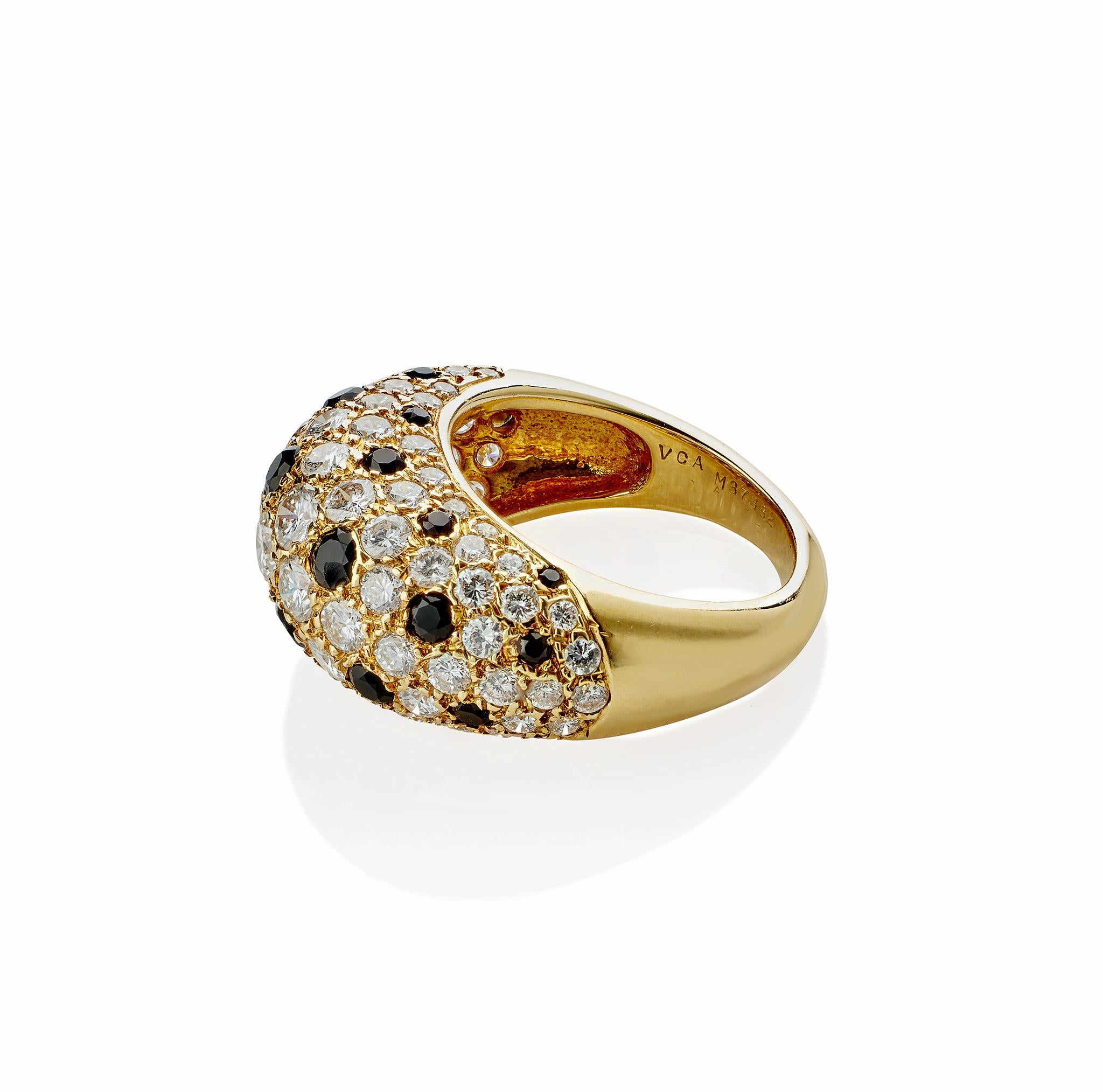 Van Cleef & Arpels Paris Diamant und Onyx Bombé Ring im Zustand „Hervorragend“ im Angebot in New York, NY