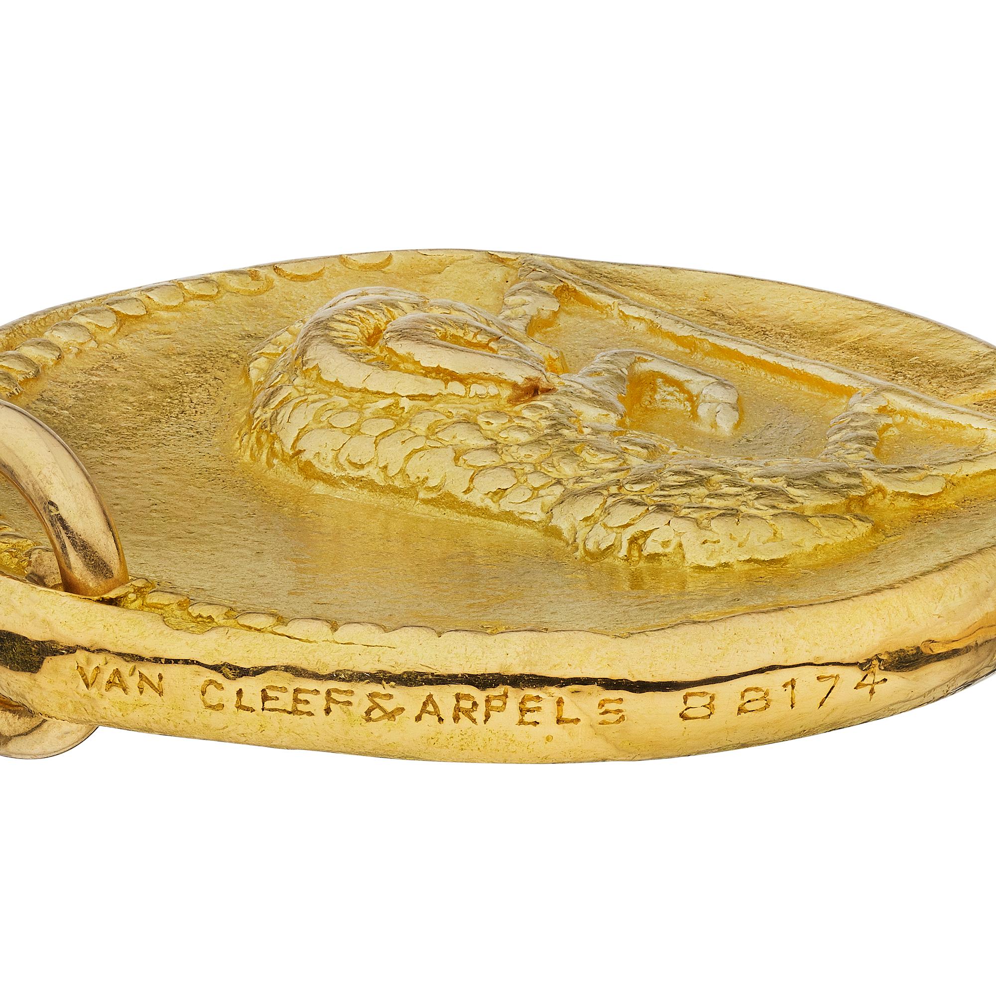 Van Cleef & Arpels Paris Georges L'Enfant Ciondolo in oro Zodiac Medio In condizioni ottime in vendita a Greenwich, CT