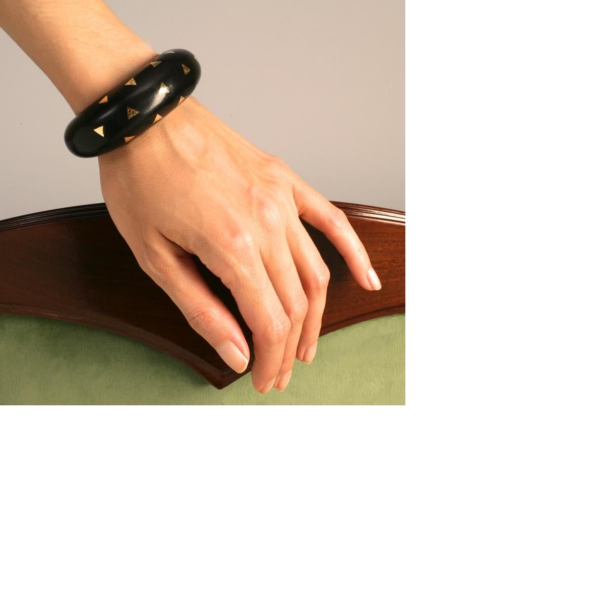 Van Cleef & Arpels Paris Late-20th Century Ebony Wood and Gold Cuff In Excellent Condition In New York, NY