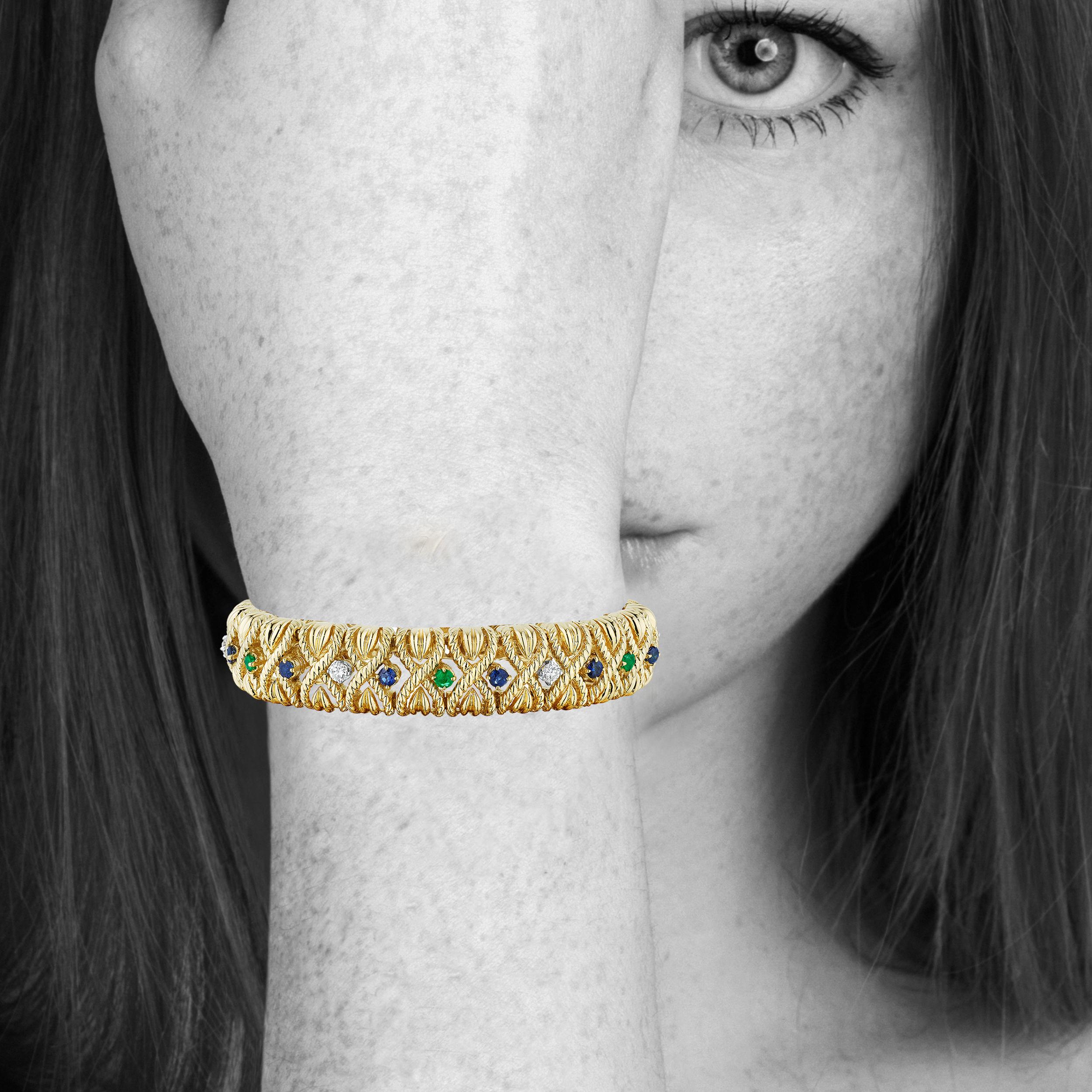 Round Cut Van Cleef & Arpels Paris Mid-Century Emerald Sapphire Diamond Gold 'X' Bracelet