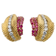 Van Cleef & Arpels Paris, boucles d'oreilles du milieu du siècle dernier en rubis et diamants