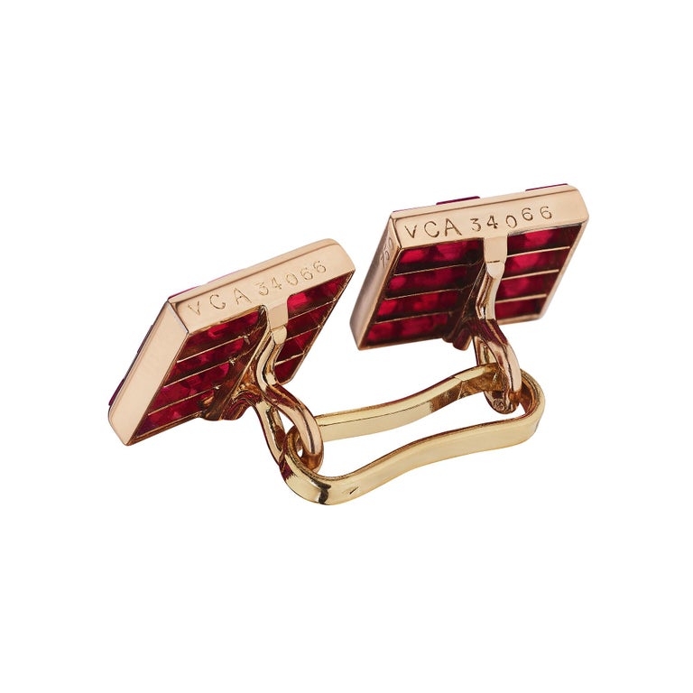 Van Cleef & Arpels Paris Modernist Invisibly Set Square Cut Ruby Gold Cufflinks In Excellent Condition For Sale In Greenwich, CT
