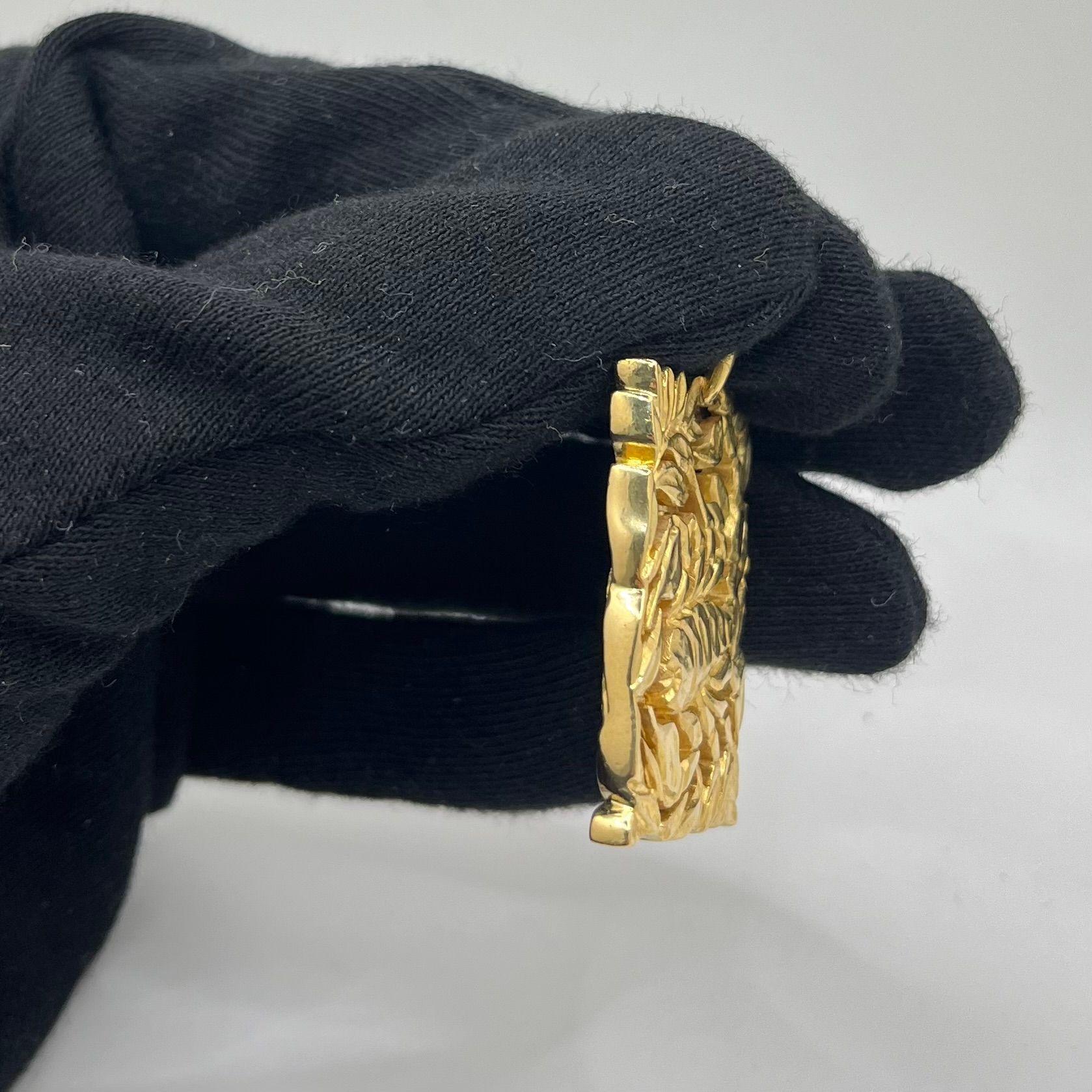 Van Cleef & Arpels Paris Modernist Skorpion-Anhänger in Gold im Angebot 1