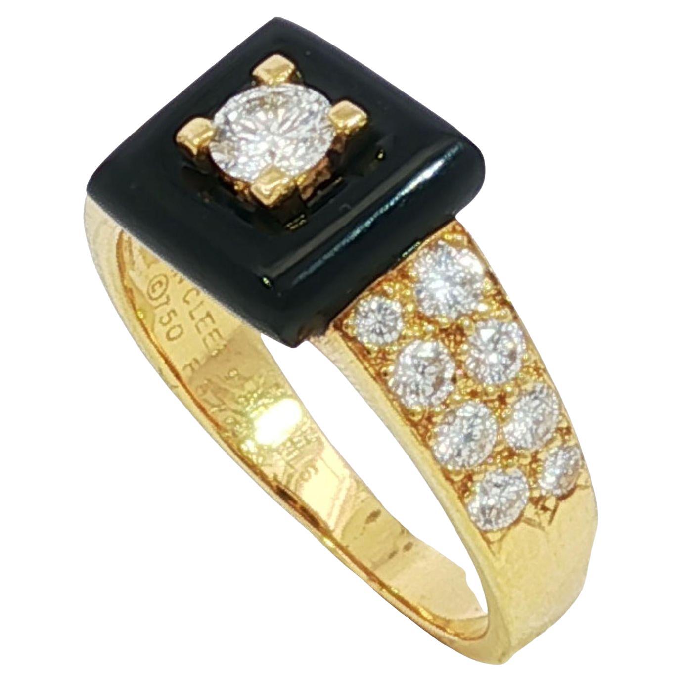 Anillo Van Cleef & Arpels de oro amarillo de 18 quilates con diamantes pavé y ónice negro Talla 7