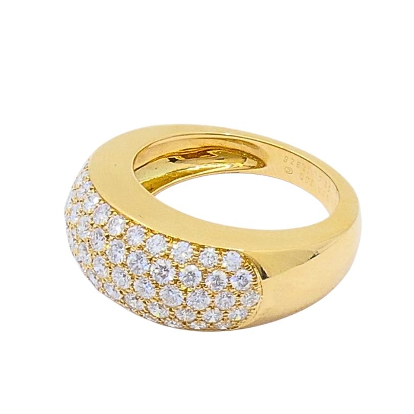 Van Cleef & Arpels Bague dôme en or avec diamants pavés Bon état - En vente à Beverly Hills, CA