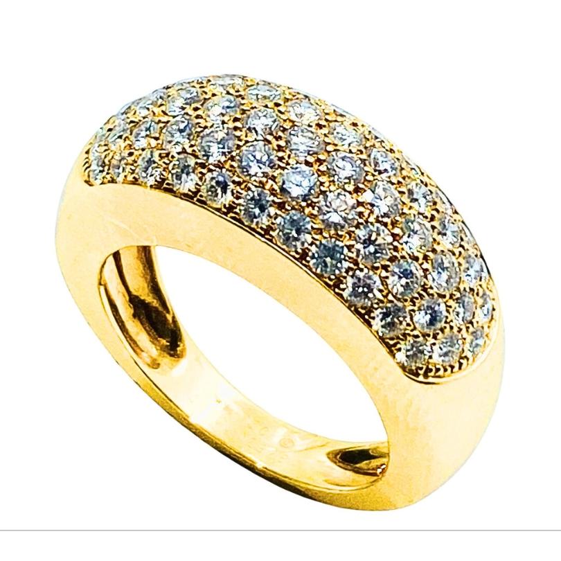 Van Cleef & Arpels Bague dôme en or avec diamants pavés en vente 4
