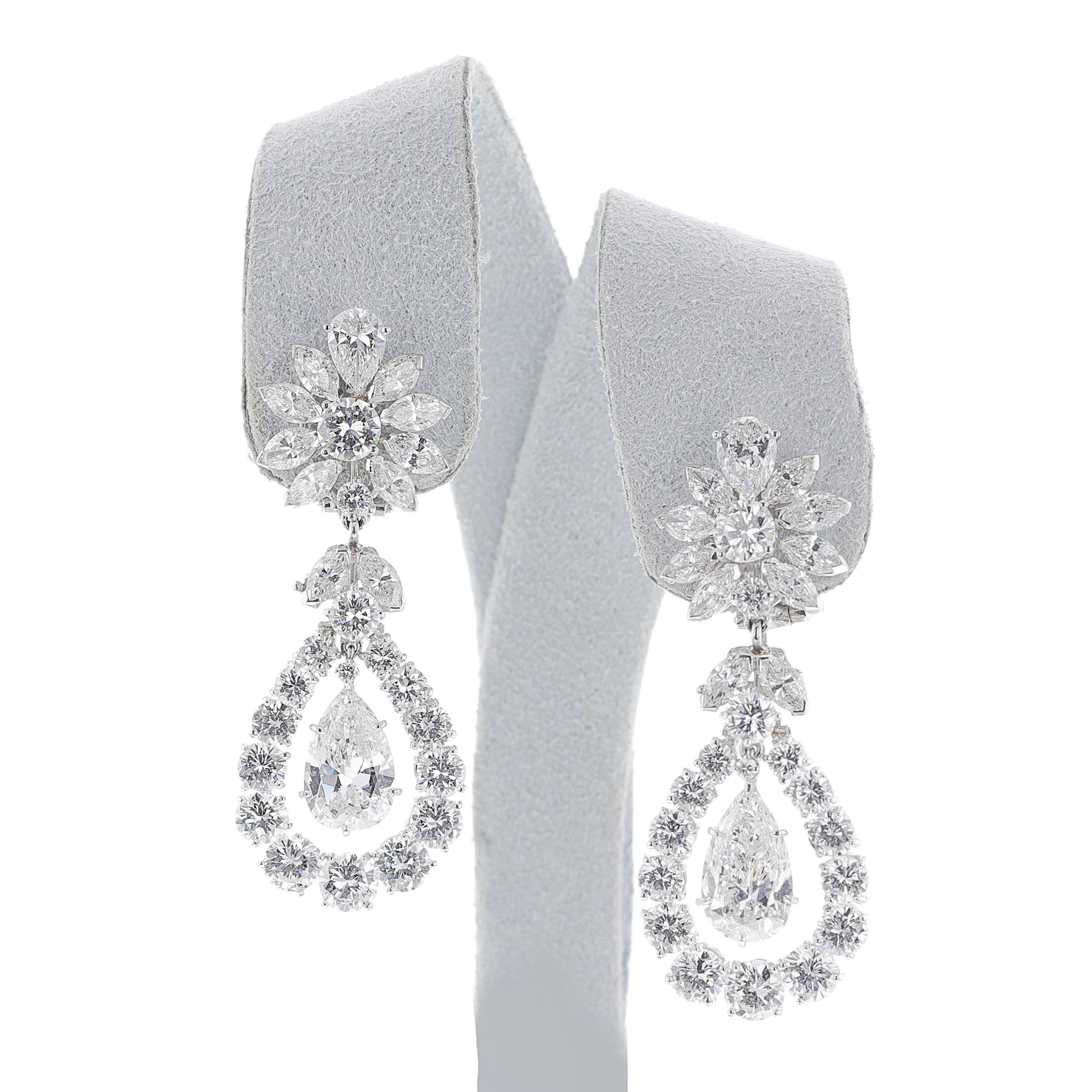 Taglio misto Van Cleef & Arpels Orecchini pendenti con diamanti a forma di pera, staccabili, in platino in vendita