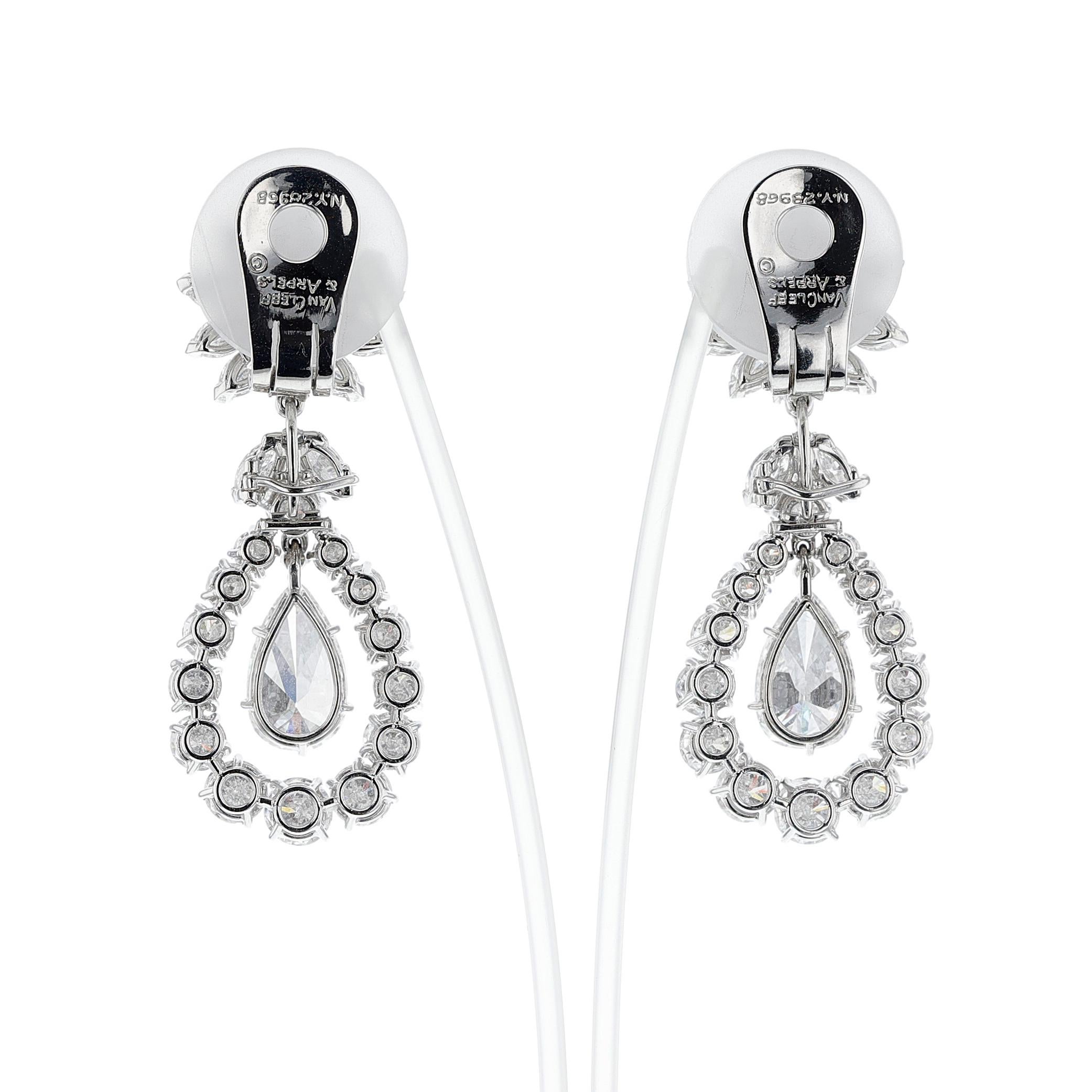 da uomo o donna Van Cleef & Arpels Orecchini pendenti con diamanti a forma di pera, staccabili, in platino in vendita