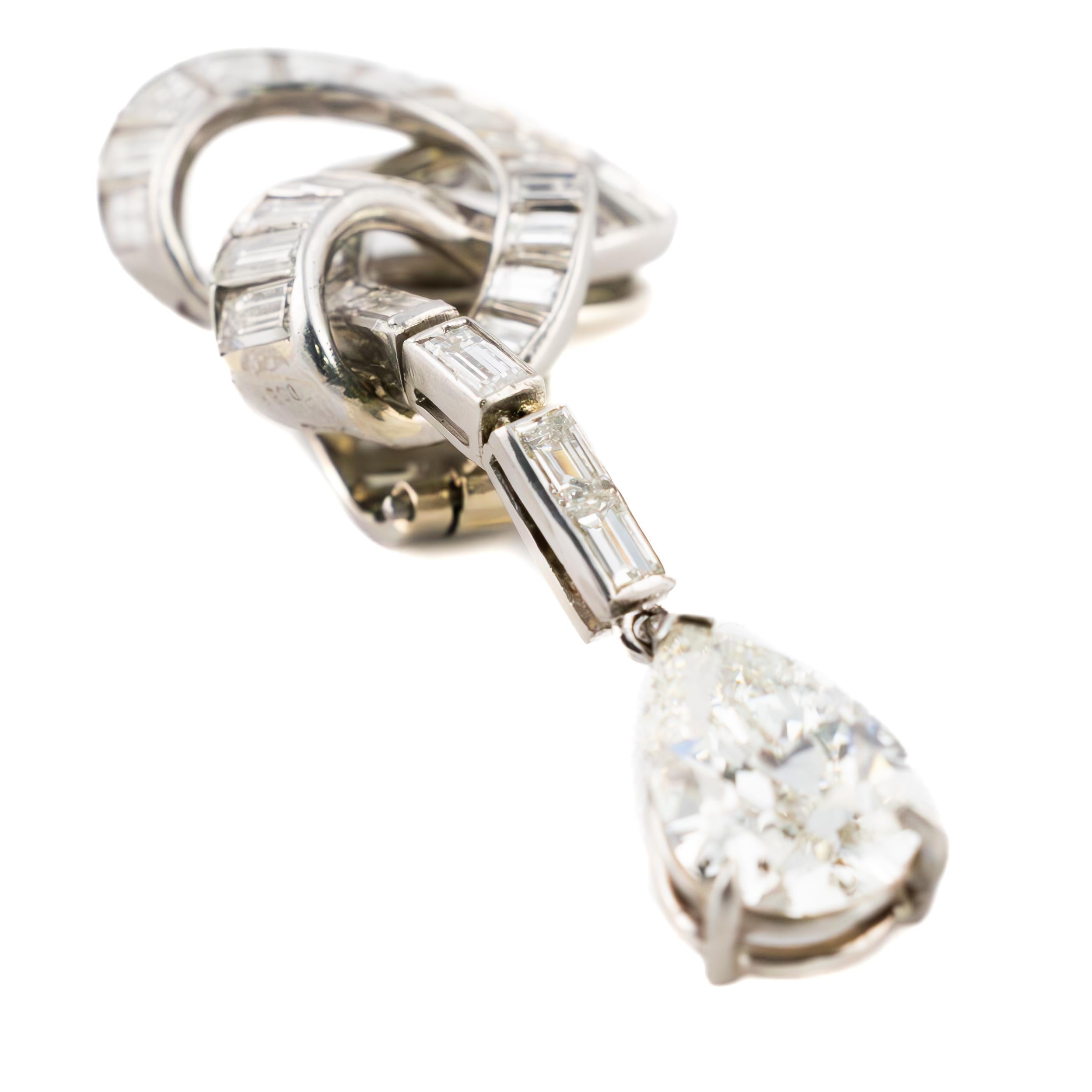 Van Cleef & Arpels Pear Shape Diamond Earrings For Sale 1
