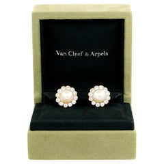 Van Cleef & Arpels Boucles d'oreilles en perles et diamants