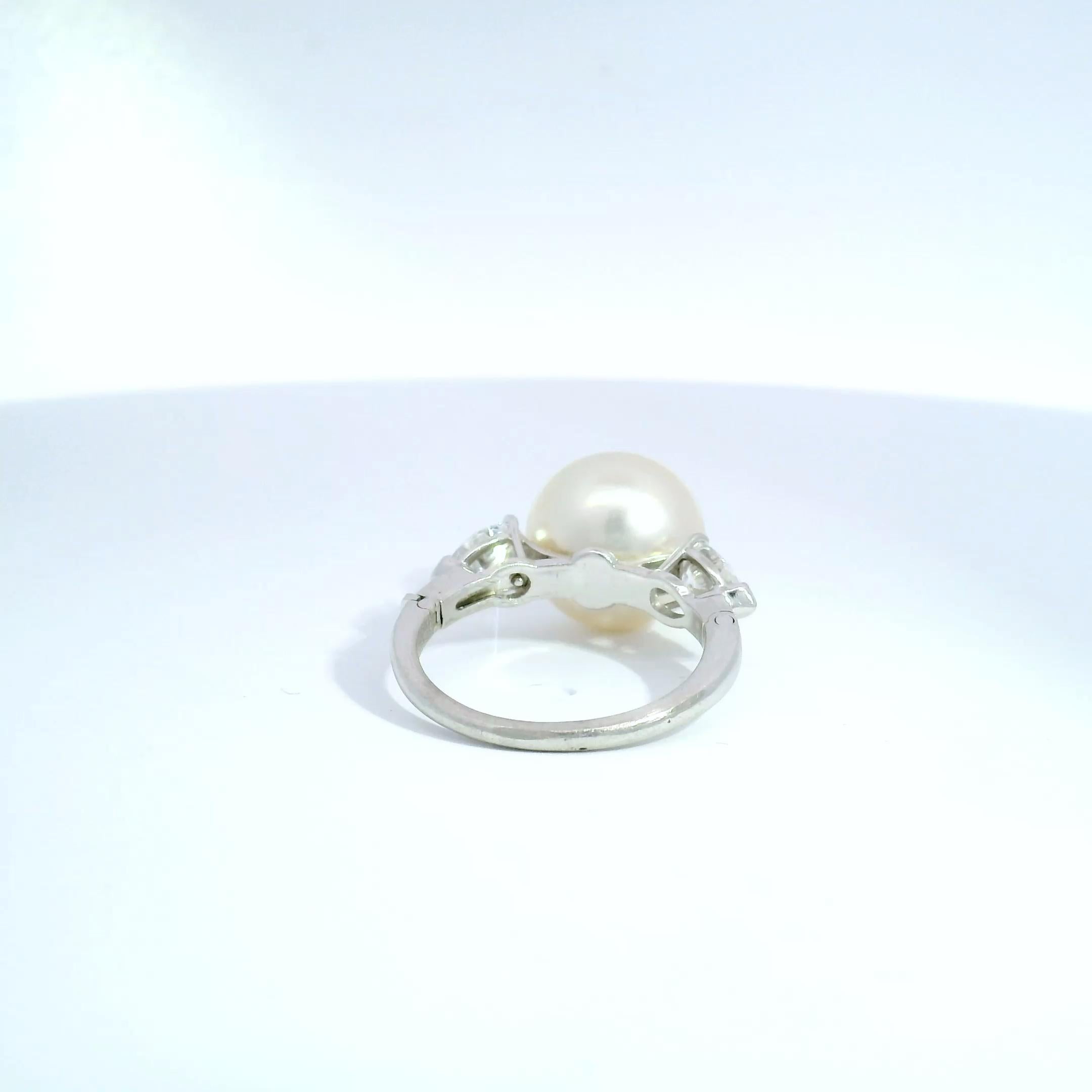 Van Cleef & Arpels Pearl and Diamond Ring In Good Condition For Sale In Sausalito, CA