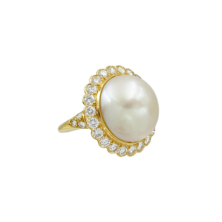 Van Cleef and Arpels Bague en perles et diamants En vente sur