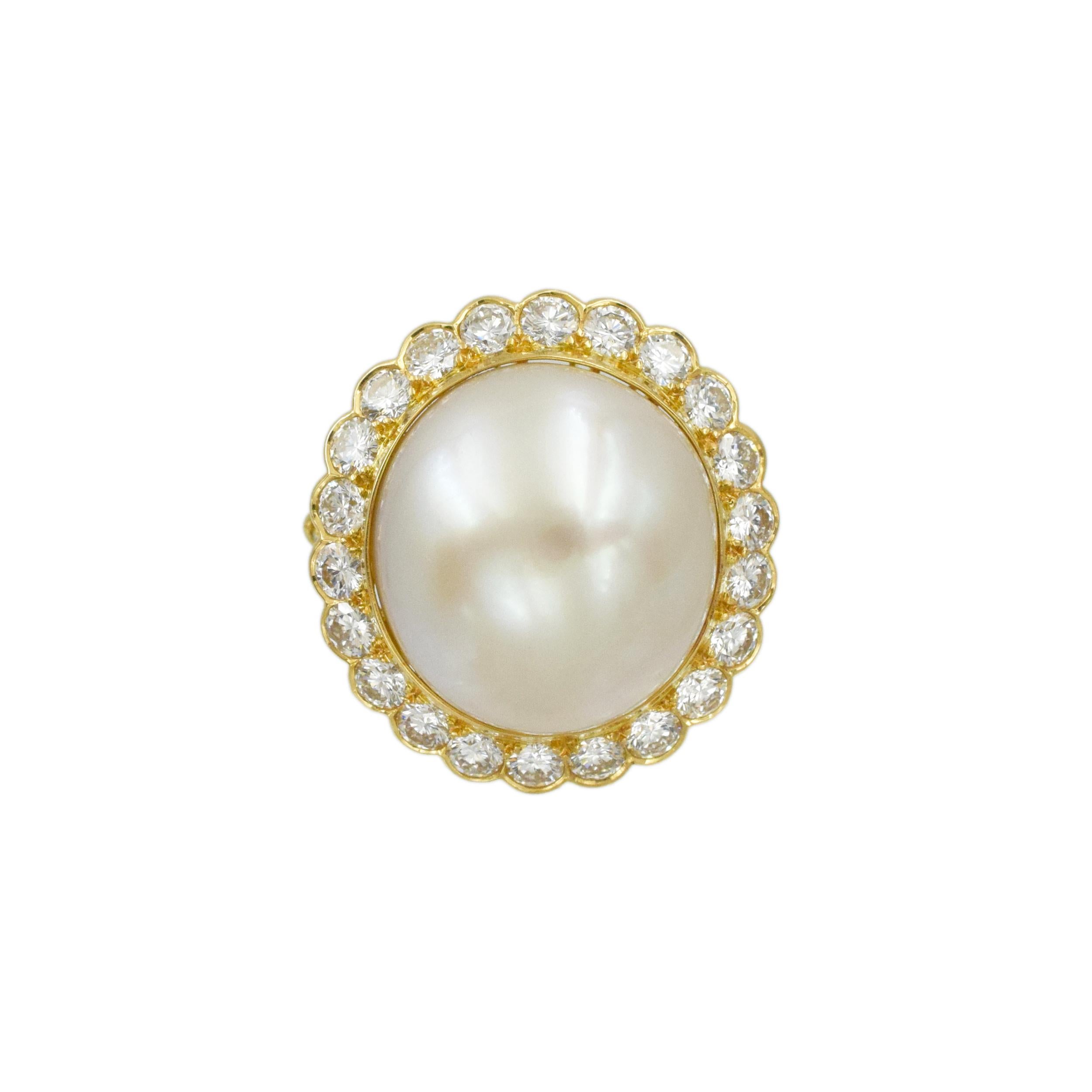 Van Cleef & Arpels Pearl and Diamond Ring In Excellent Condition For Sale In New York, NY