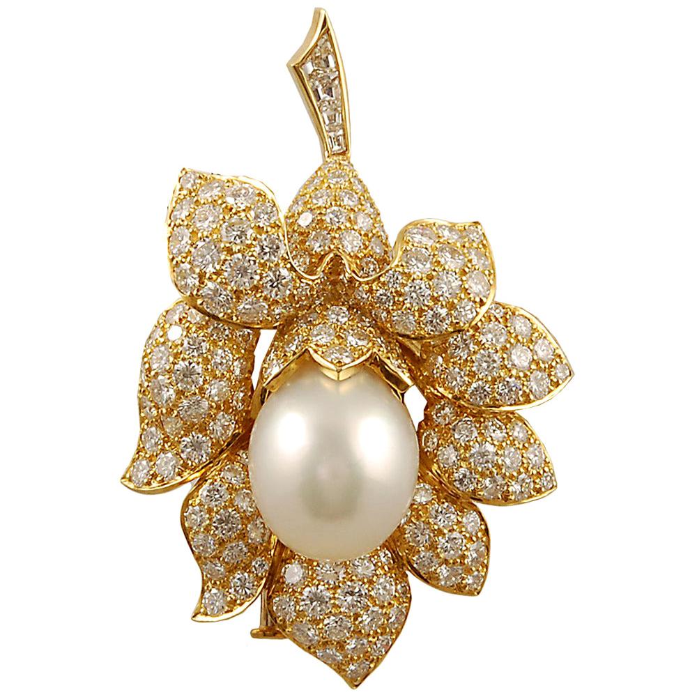 Van Cleef & Arpels Pearl Diamond Yellow Gold Flower Brooch