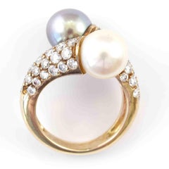 Van Cleef & Arpels Pearl Diamond Gold Bypass Ring