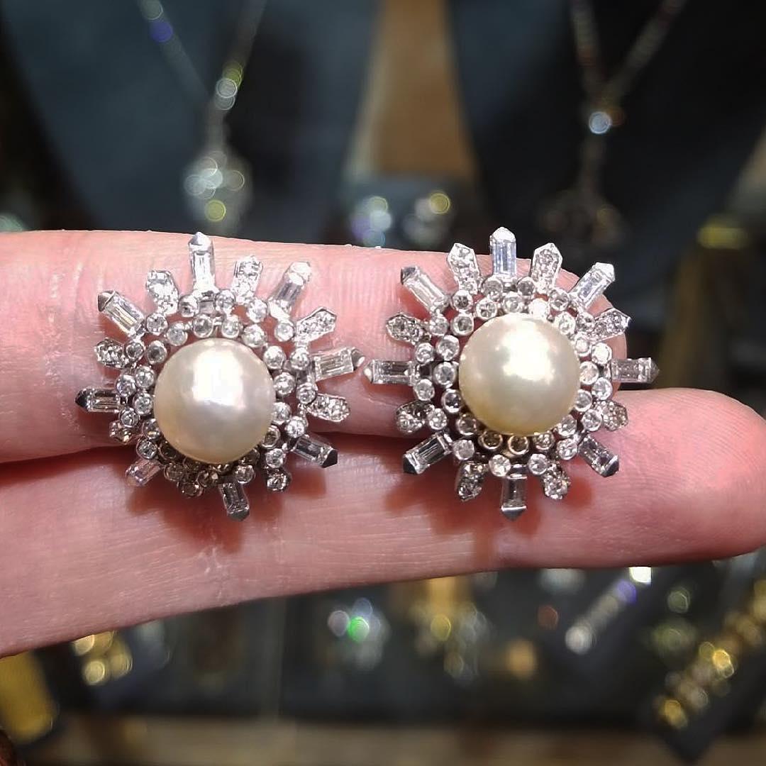 Women's Van Cleef & Arpels Pearl Earrings For Sale