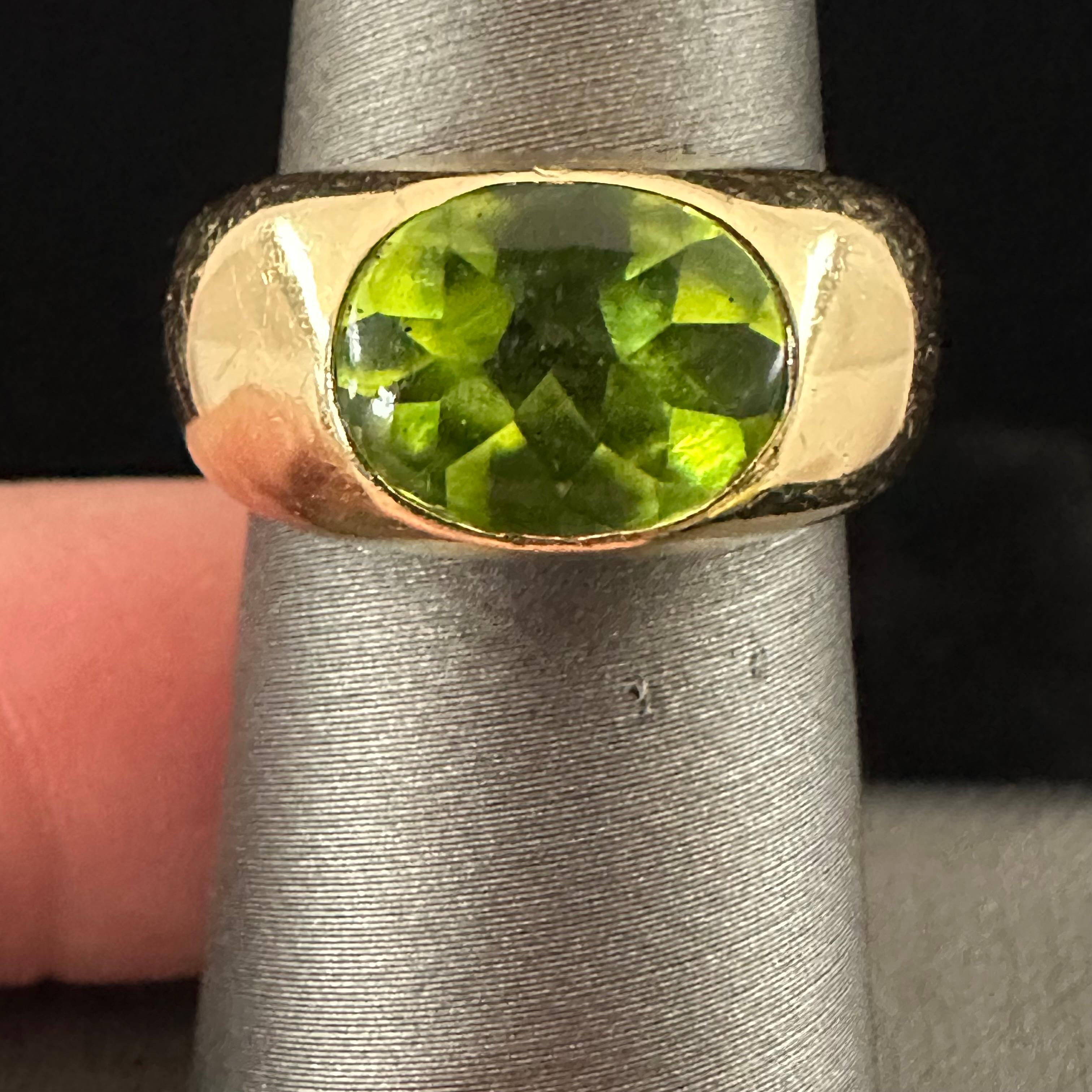 Oval Cut Van Cleef & Arpels Peridot 18k Gold Ring For Sale