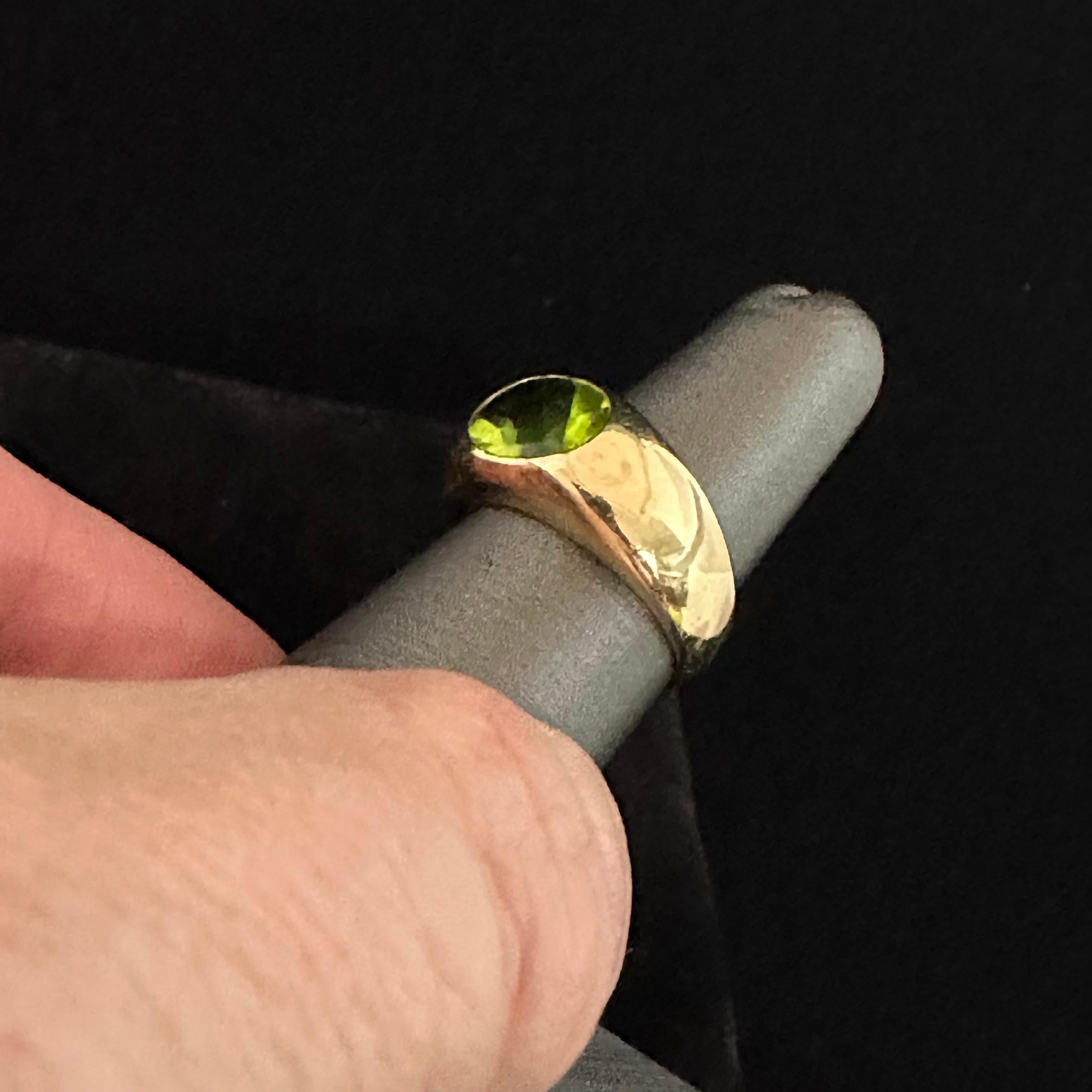 Van Cleef & Arpels Peridot 18k Gold Ring In Good Condition For Sale In Beverly Hills, CA
