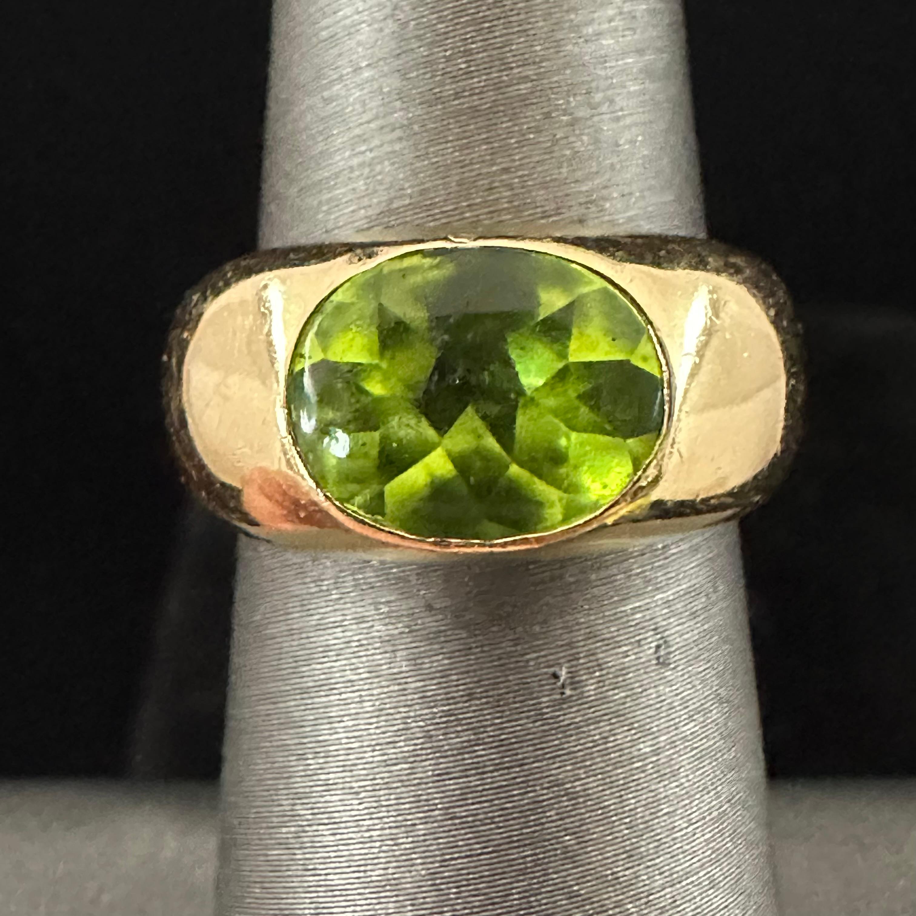 Van Cleef & Arpels Peridot 18k Gold Ring For Sale 1