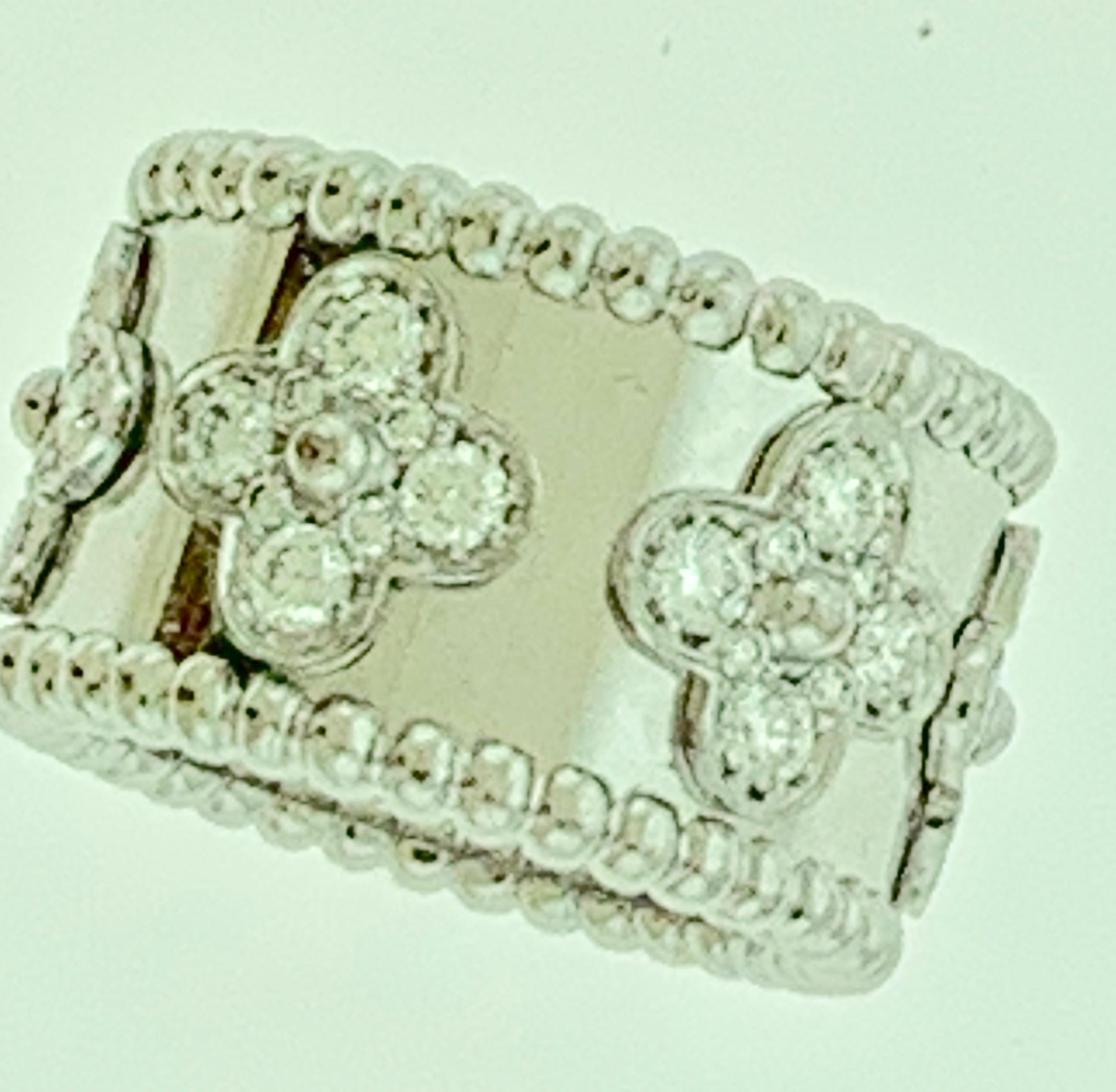 Van Cleef & Arpels Perlee Kleeblatt 18Kt Weißgold Großes Modell Ring Runde Diamanten im Angebot 1