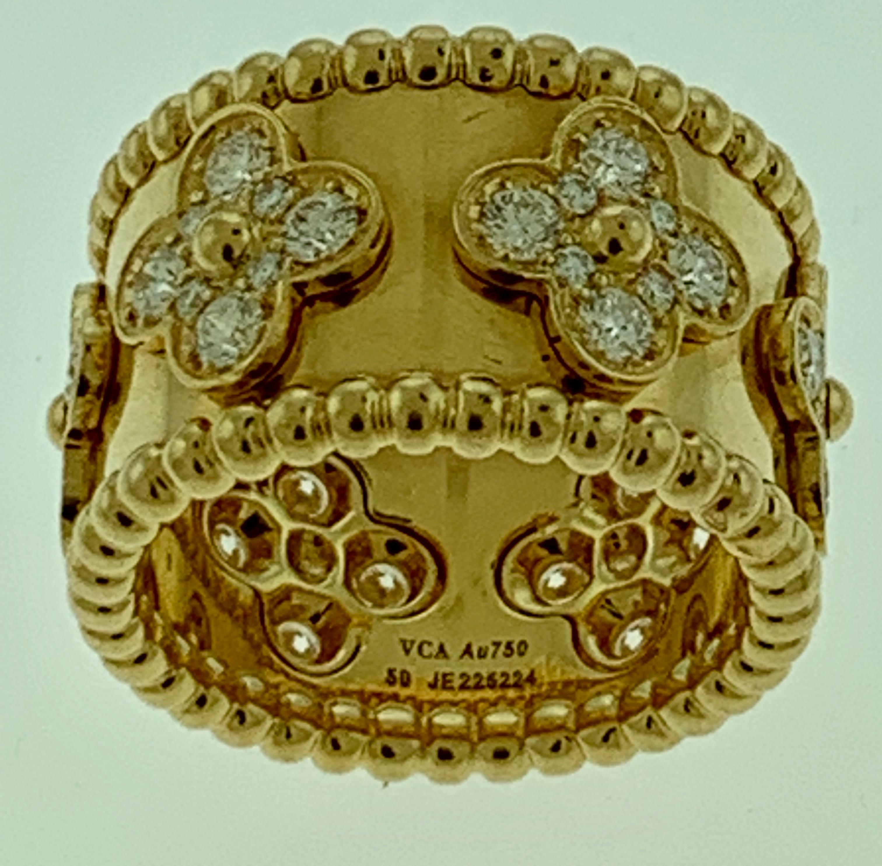 VAN CLEEF & ARPELS 'PERLÉE CLOVER' DIAMOND RING
A band with six diamond-set clovers within beaded borders
Perlee clover ring, Yellow gold, round diamonds, medium model; diamond quality DEF, IF to VVS.
About the collection:
The Perlee clovers