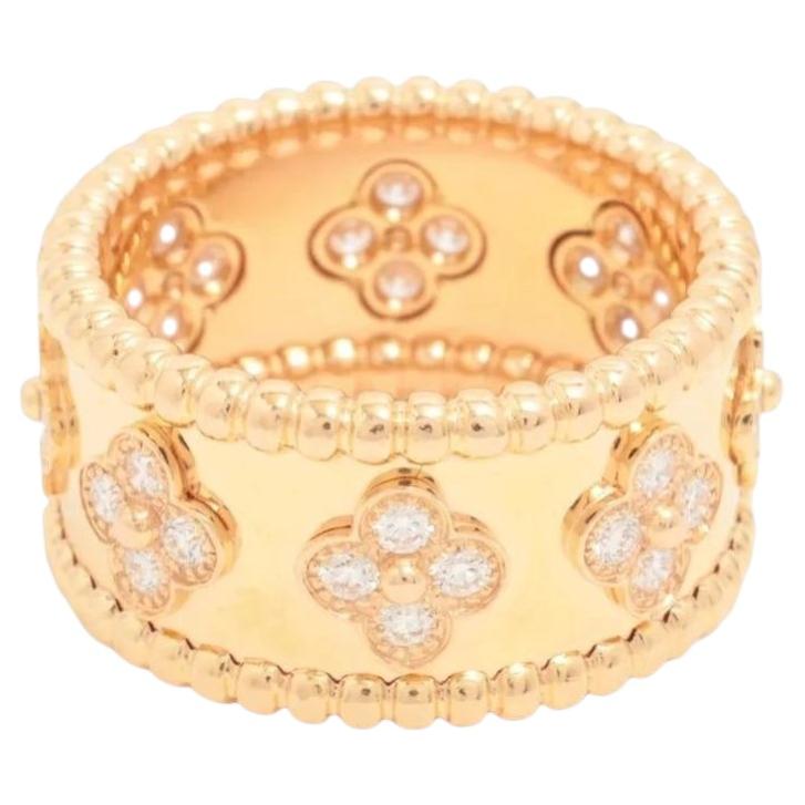 Van Cleef & Arpels Perlée Clover 18K Rose Gold Rind Size 54 W/Box For Sale