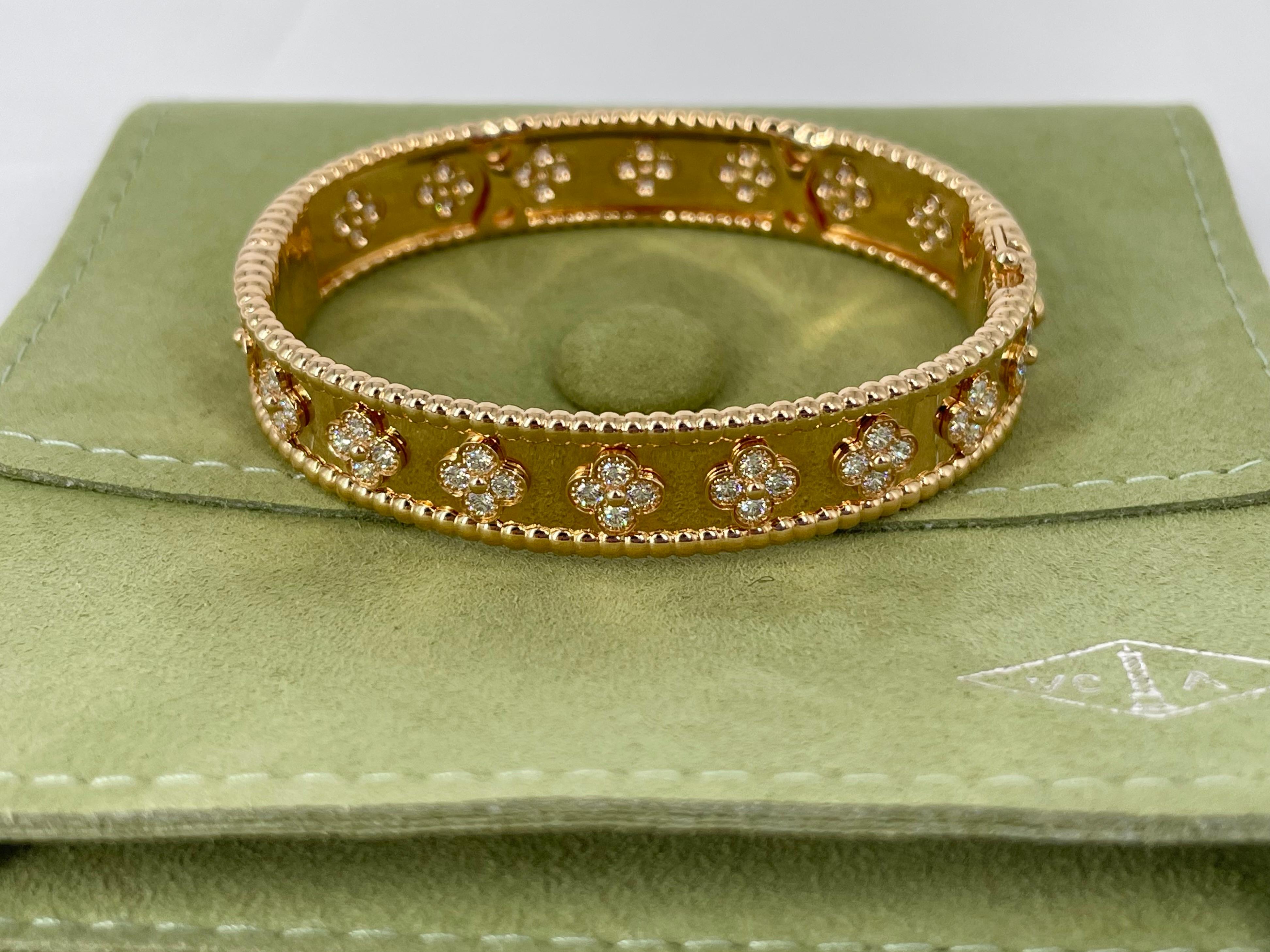 Van Cleef & Arpels Perlee Clovers Bracelet in 18K Rose Gold In Excellent Condition In New York, NY