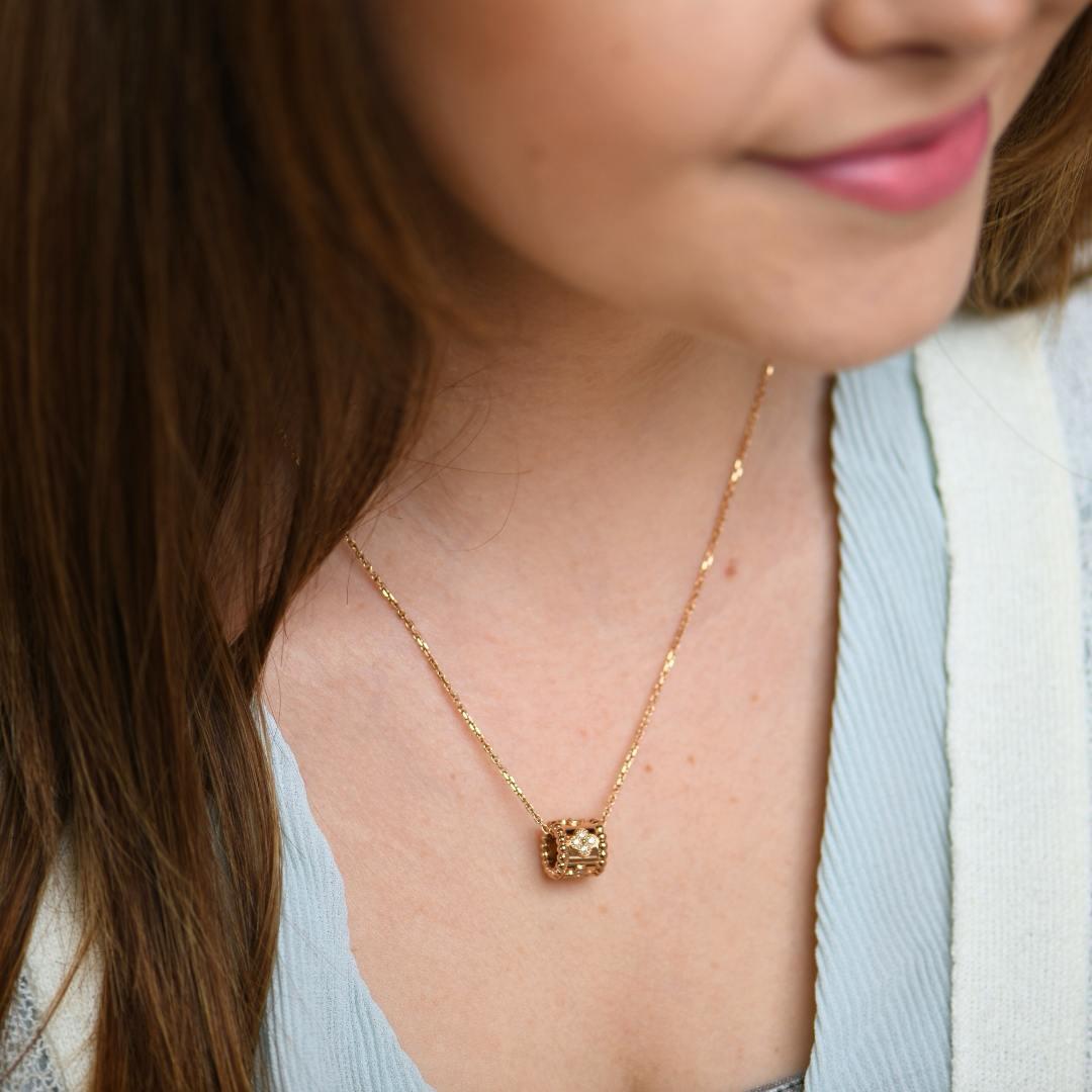 Brilliant Cut Van Cleef & Arpels Perlée Clovers Diamond 18K Rose Gold Pendant Necklace For Sale