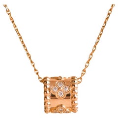 Van Cleef & Arpels Collier à pendentifs en or rose 18 carats avec trèfles perlés et diamants