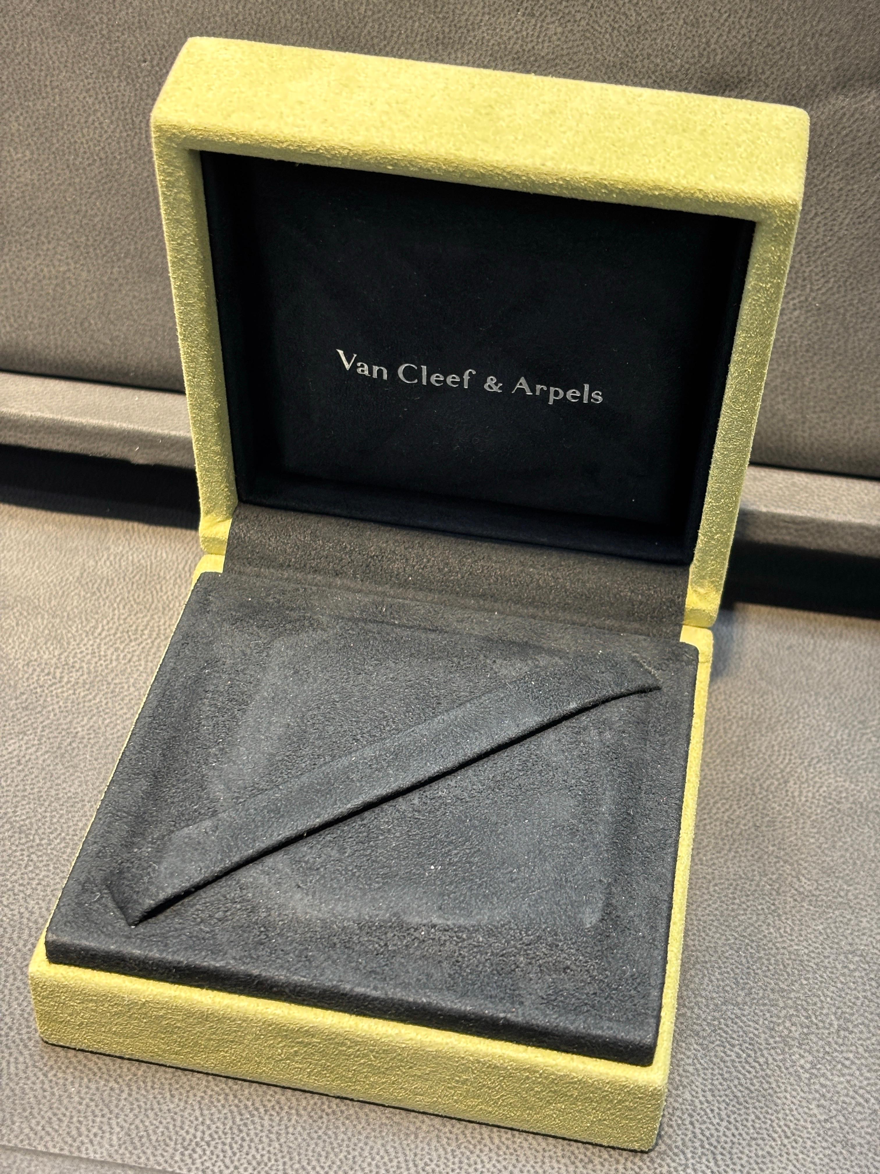 Van Cleef & Arpels Bracelet à trèfles en diamants perlés en vente 5