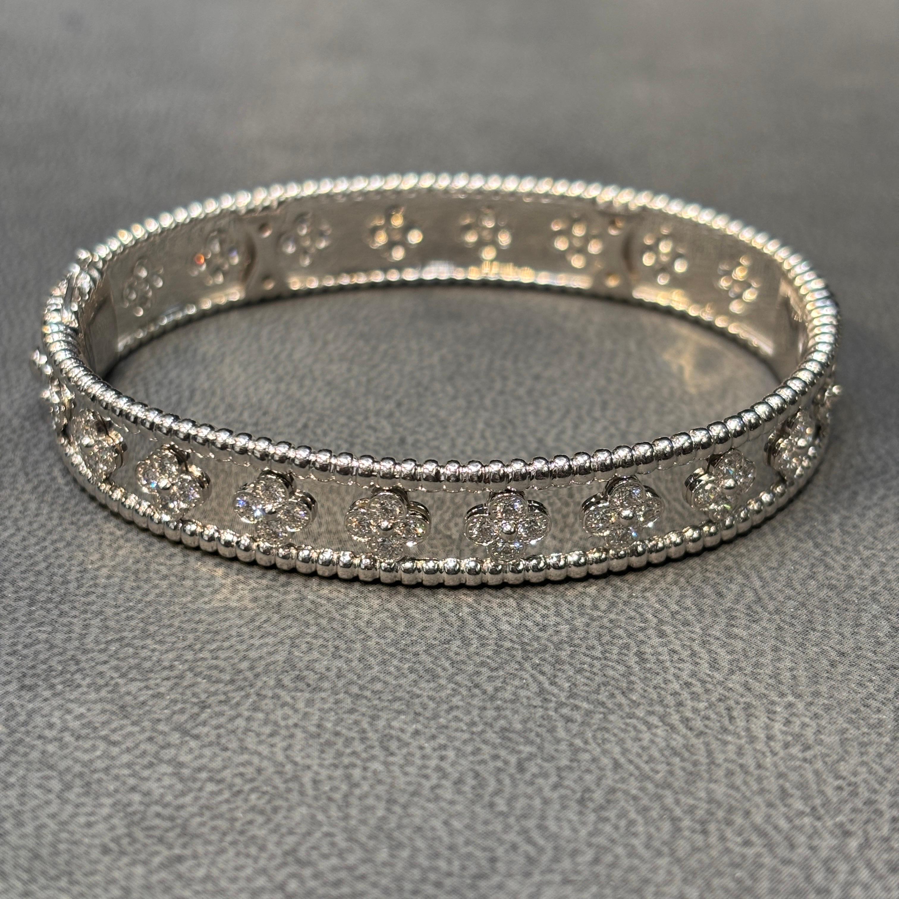 Van Cleef & Arpels Bracelet à trèfles en diamants perlés Pour femmes en vente