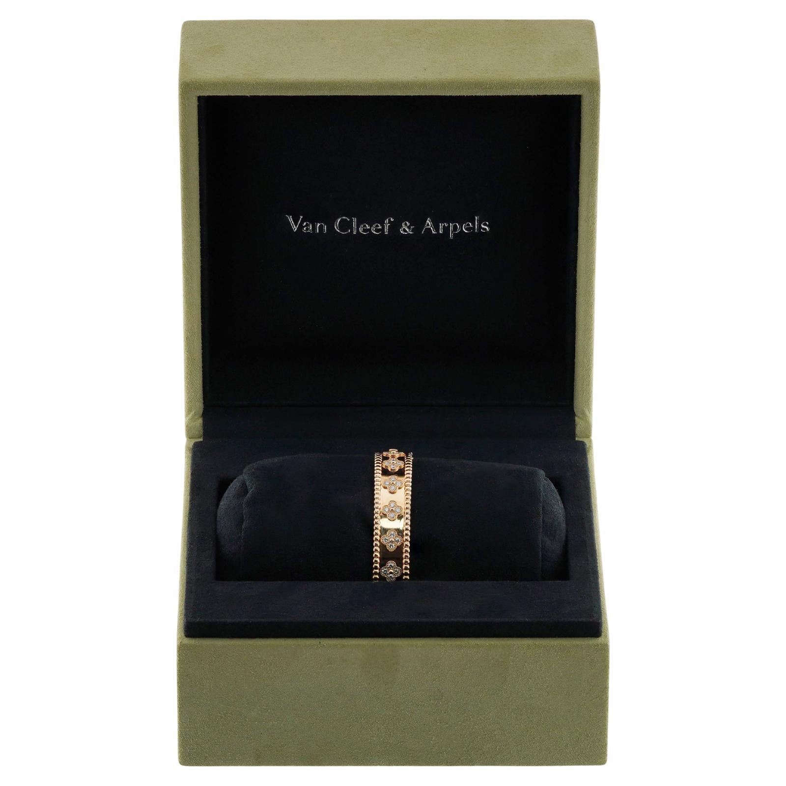 VAN CLEEF & ARPELS Perlee Kleeblätter Diamant Gelbgold Armband Box Papiere SM im Zustand „Hervorragend“ im Angebot in New York, NY