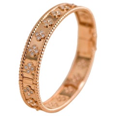 Van Cleef & Arpels Bracelet Perlée Clovers en or rose et diamants Modèle moyen