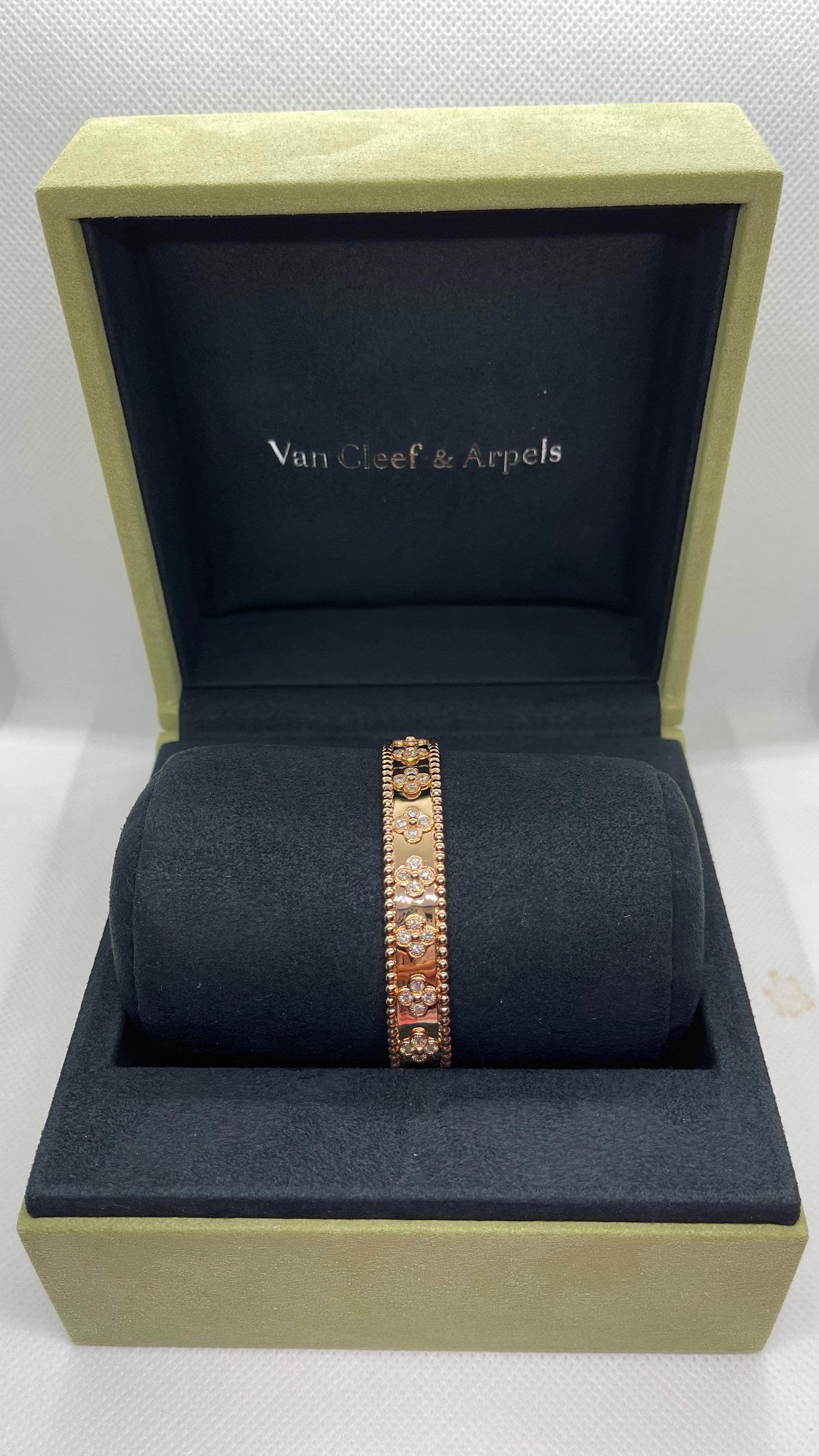 da uomo o donna Van Cleef & Arpels Bracciale con diamanti Perlée e trifoglio in oro rosa 18 carati in vendita