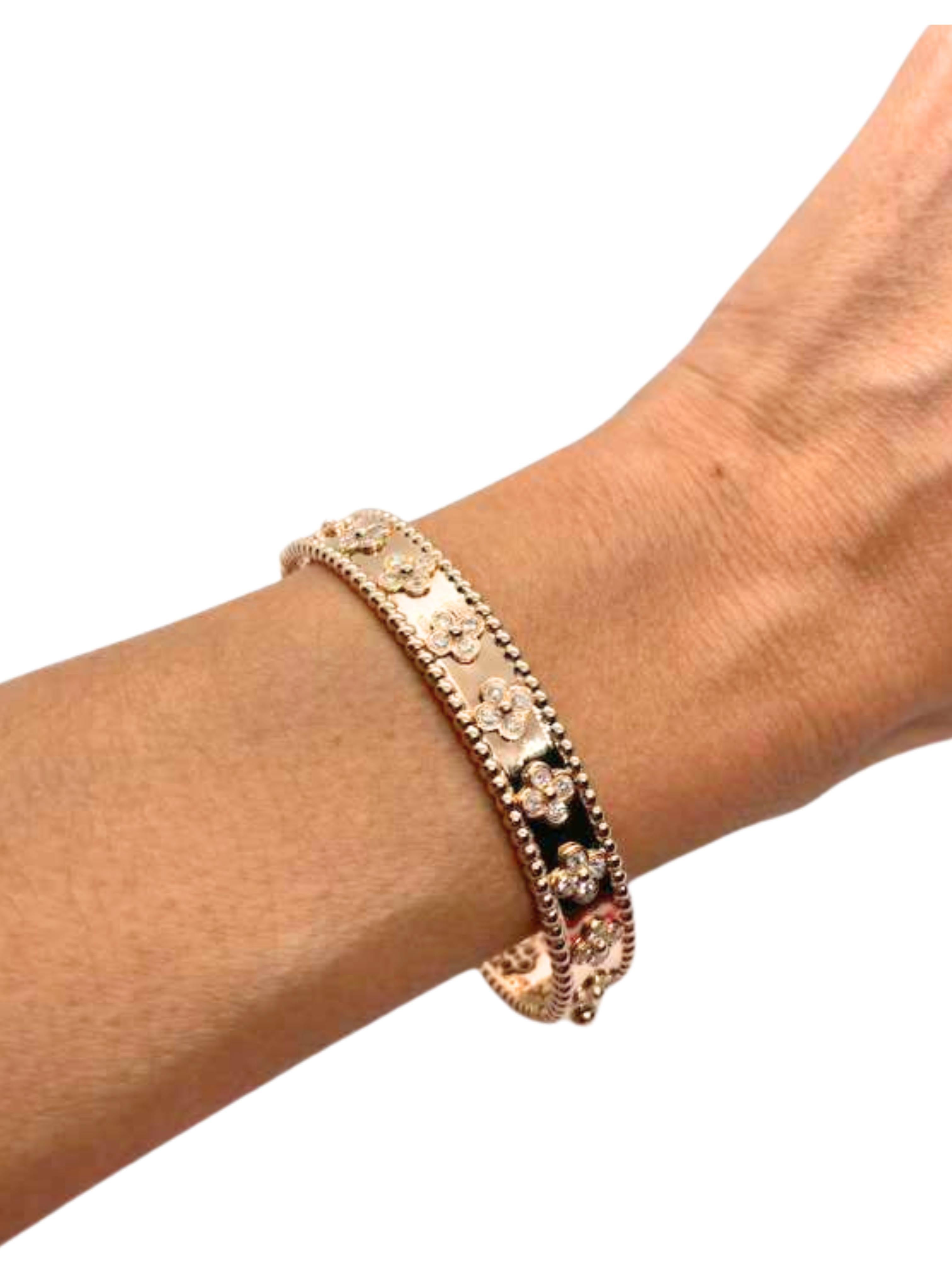 Van Cleef & Arpels Perlée Diamant Kleeblatt 18 Karat Roségold Armspange Armband im Zustand „Gut“ im Angebot in Oakton, VA